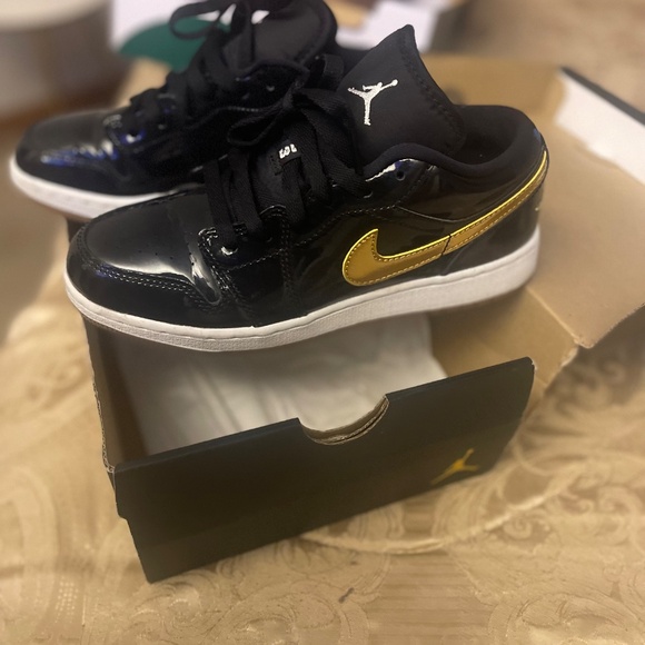 Big Kid Nike Gym Shoe - Picture 2 of 5